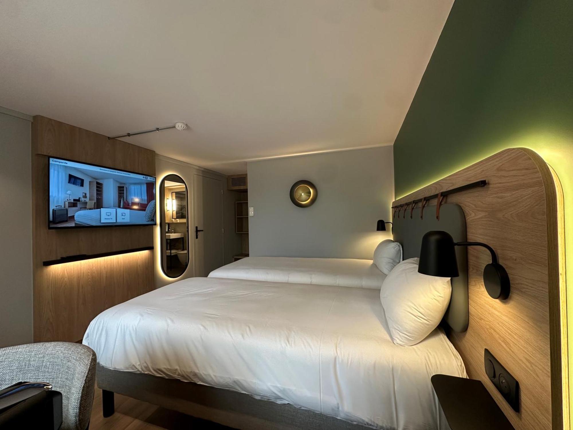 Campanile Clermont-Ferrand ~ Riom Hotel Exterior photo